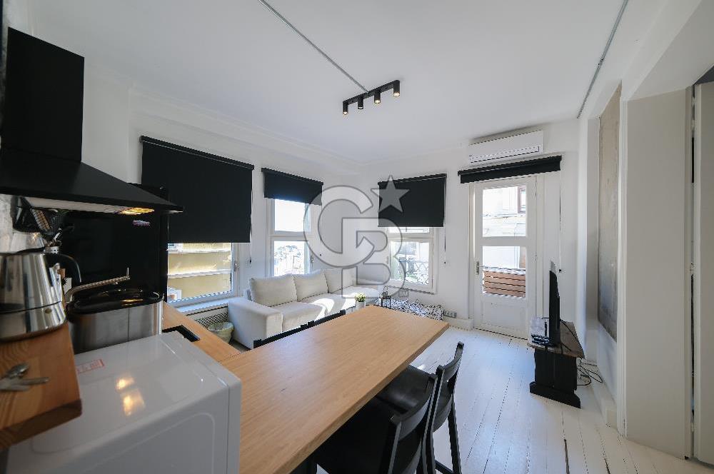 GALATA'NIN KALBİNDE, AİRBNB İZİNLİ, MANZARALI BALKONLU 2+1 DAİRE