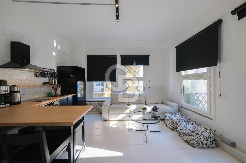GALATA'NIN KALBİNDE, AİRBNB İZİNLİ, MANZARALI BALKONLU 2+1 DAİRE