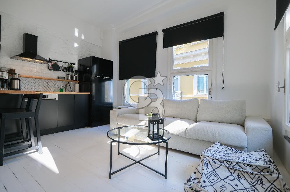 GALATA'NIN KALBİNDE, AİRBNB İZİNLİ, MANZARALI BALKONLU 2+1 DAİRE