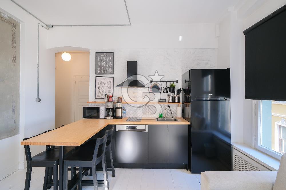 GALATA'NIN KALBİNDE, AİRBNB İZİNLİ, MANZARALI BALKONLU 2+1 DAİRE