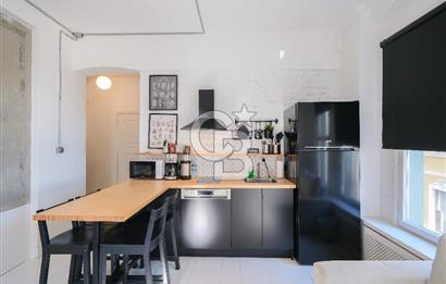 GALATA'NIN KALBİNDE, AİRBNB İZİNLİ, MANZARALI BALKONLU 2+1 DAİRE