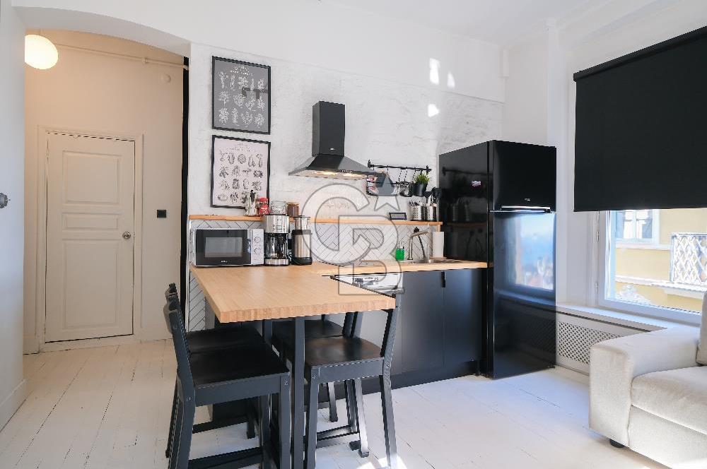 GALATA'NIN KALBİNDE, AİRBNB İZİNLİ, MANZARALI BALKONLU 2+1 DAİRE