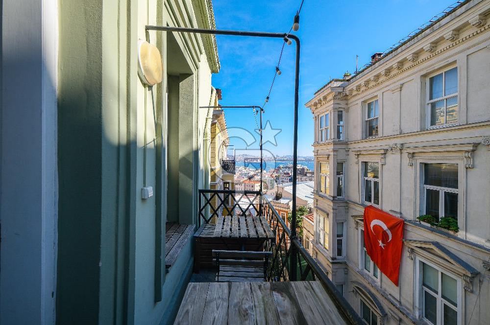 GALATA'NIN KALBİNDE, AİRBNB İZİNLİ, MANZARALI BALKONLU 2+1 DAİRE