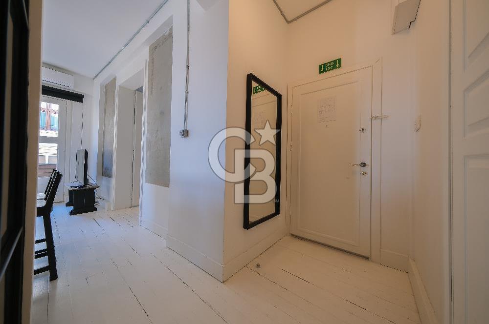 GALATA'NIN KALBİNDE, AİRBNB İZİNLİ, MANZARALI BALKONLU 2+1 DAİRE