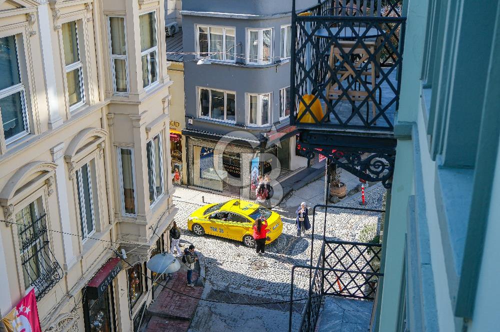 GALATA'NIN KALBİNDE, AİRBNB İZİNLİ, MANZARALI BALKONLU 2+1 DAİRE