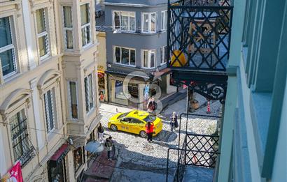 GALATA'NIN KALBİNDE, AİRBNB İZİNLİ, MANZARALI BALKONLU 2+1 DAİRE