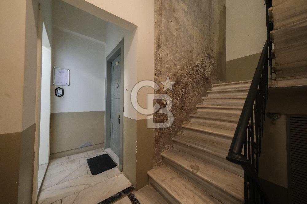 GALATA'NIN KALBİNDE, AİRBNB İZİNLİ, MANZARALI BALKONLU 2+1 DAİRE