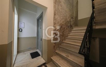 GALATA'NIN KALBİNDE, AİRBNB İZİNLİ, MANZARALI BALKONLU 2+1 DAİRE