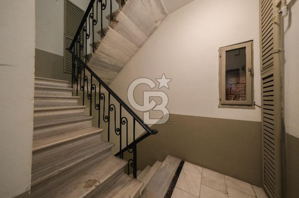 GALATA'NIN KALBİNDE, AİRBNB İZİNLİ, MANZARALI BALKONLU 2+1 DAİRE