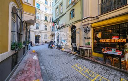 GALATA'NIN KALBİNDE, AİRBNB İZİNLİ, MANZARALI BALKONLU 2+1 DAİRE
