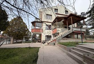 İLKO SİTESİNDE ÇİFT PARSEL HEM EV HEM İŞ YERİ İÇİN KİRALIK VİLLA - 1 - 337529