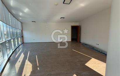 Bayraklı'nın kalbinde Defne Plaza'da Ferah Tadilatlı 2+1 Ofis