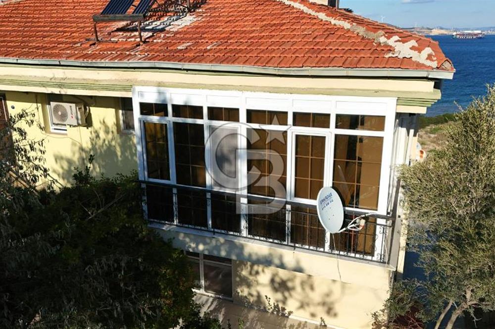 yeni foçada komple deniz manzaralı satılık 2+1