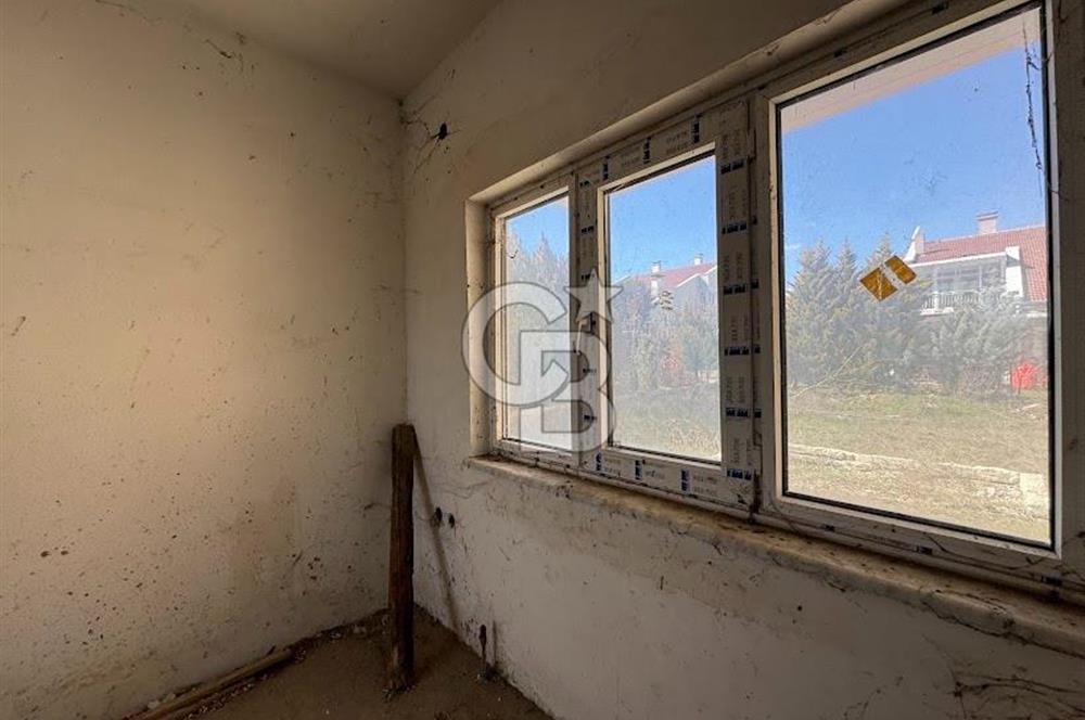 GÖLBAŞI KIREVLERİ SİTESİ'NDE NATAMAM SATILIK TRİPLEKS VİLLA