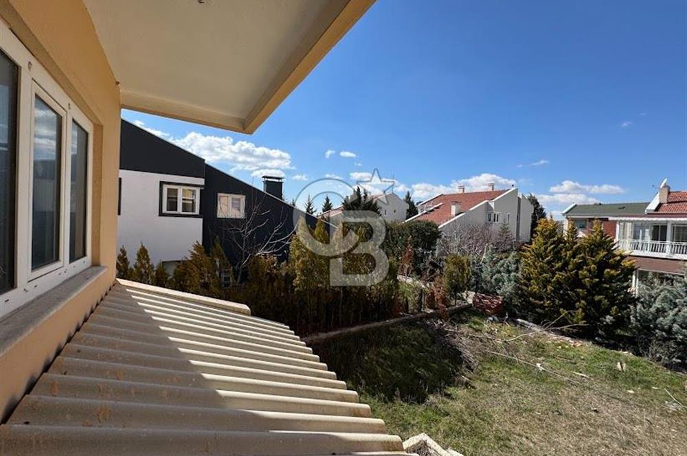 GÖLBAŞI KIREVLERİ SİTESİ'NDE NATAMAM SATILIK TRİPLEKS VİLLA