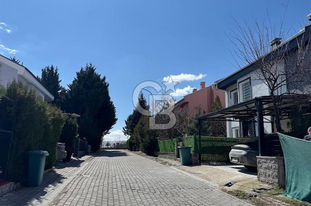 GÖLBAŞI KIREVLERİ SİTESİ'NDE NATAMAM SATILIK TRİPLEKS VİLLA