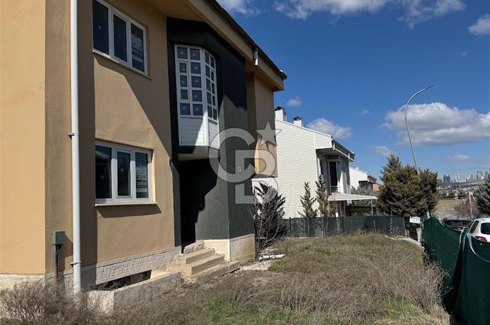 GÖLBAŞI KIREVLERİ SİTESİ'NDE NATAMAM SATILIK TRİPLEKS VİLLA