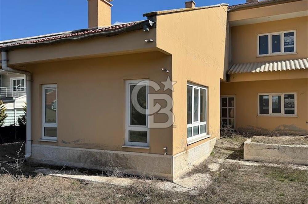 GÖLBAŞI KIREVLERİ SİTESİ'NDE NATAMAM SATILIK TRİPLEKS VİLLA