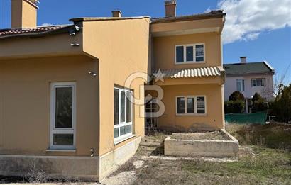 GÖLBAŞI KIREVLERİ SİTESİ'NDE NATAMAM SATILIK TRİPLEKS VİLLA