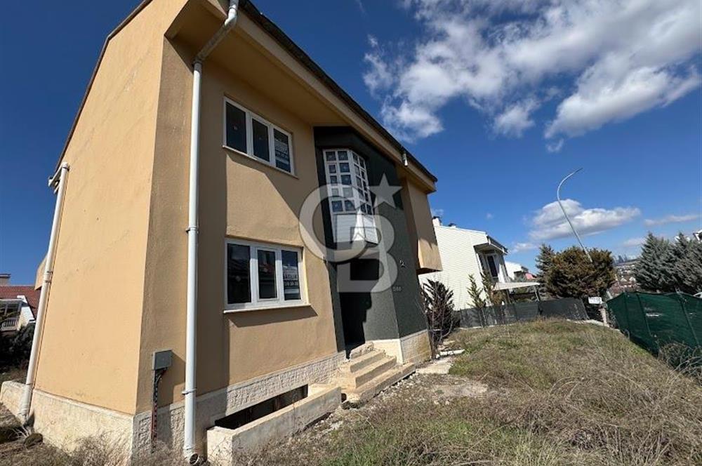 GÖLBAŞI KIREVLERİ SİTESİ'NDE NATAMAM SATILIK TRİPLEKS VİLLA