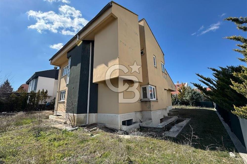 GÖLBAŞI KIREVLERİ SİTESİ'NDE NATAMAM SATILIK TRİPLEKS VİLLA