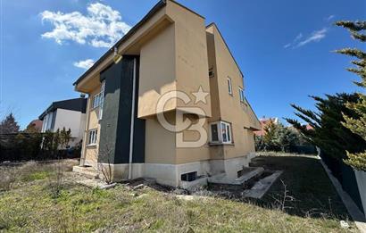 GÖLBAŞI KIREVLERİ SİTESİ'NDE NATAMAM SATILIK TRİPLEKS VİLLA