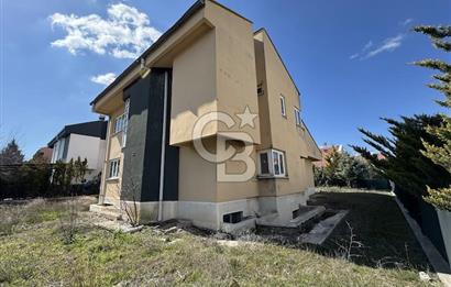 GÖLBAŞI KIREVLERİ SİTESİ'NDE NATAMAM SATILIK TRİPLEKS VİLLA