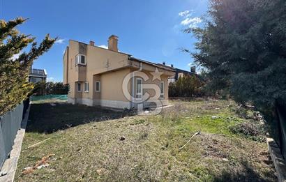 GÖLBAŞI KIREVLERİ SİTESİ'NDE NATAMAM SATILIK TRİPLEKS VİLLA