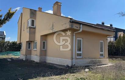 GÖLBAŞI KIREVLERİ SİTESİ'NDE NATAMAM SATILIK TRİPLEKS VİLLA