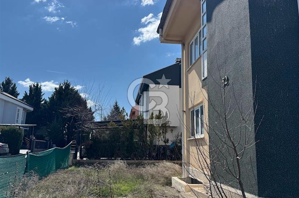 GÖLBAŞI KIREVLERİ SİTESİ'NDE NATAMAM SATILIK TRİPLEKS VİLLA