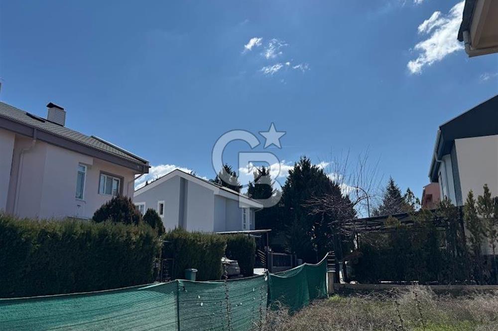 GÖLBAŞI KIREVLERİ SİTESİ'NDE NATAMAM SATILIK TRİPLEKS VİLLA