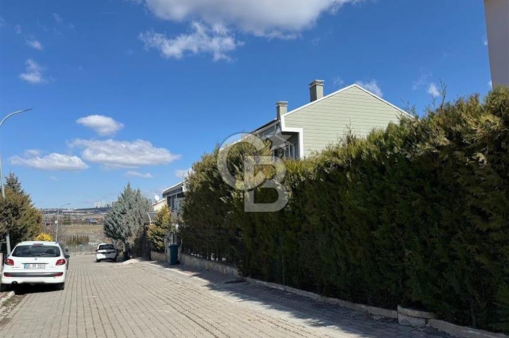 GÖLBAŞI KIREVLERİ SİTESİ'NDE NATAMAM SATILIK TRİPLEKS VİLLA