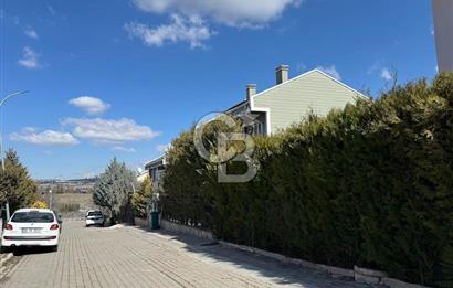 GÖLBAŞI KIREVLERİ SİTESİ'NDE NATAMAM SATILIK TRİPLEKS VİLLA