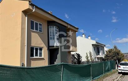 GÖLBAŞI KIREVLERİ SİTESİ'NDE NATAMAM SATILIK TRİPLEKS VİLLA