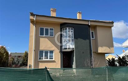 GÖLBAŞI KIREVLERİ SİTESİ'NDE NATAMAM SATILIK TRİPLEKS VİLLA