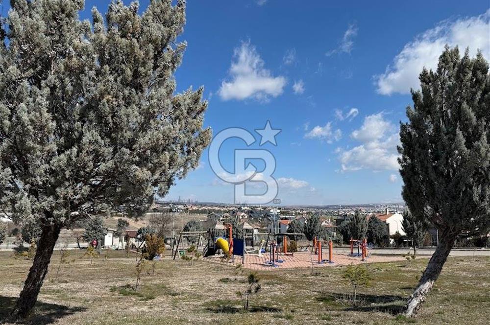 GÖLBAŞI KIREVLERİ SİTESİ'NDE NATAMAM SATILIK TRİPLEKS VİLLA