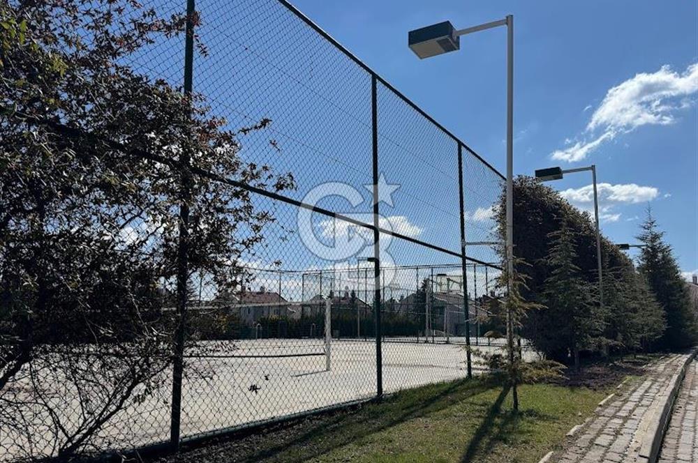 GÖLBAŞI KIREVLERİ SİTESİ'NDE NATAMAM SATILIK TRİPLEKS VİLLA