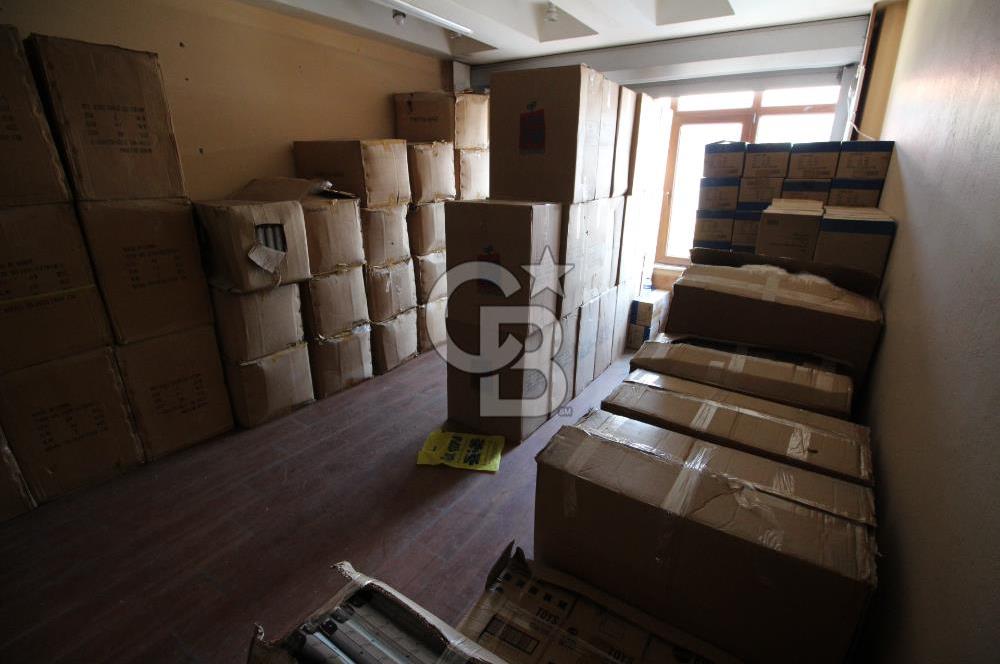 Fatih Süleymaniye Nezih Bey İş Hanında Giriş Üstü Dükkan