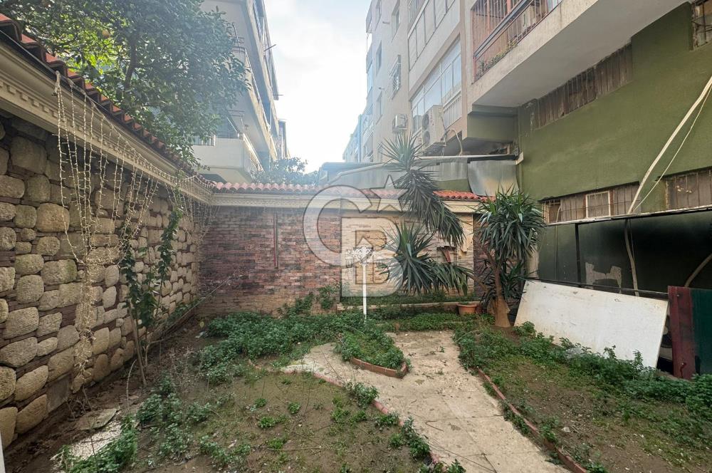 Buca Menderes Caddesi 270 m² 3 Katlı Devren Kiralık Restaurant