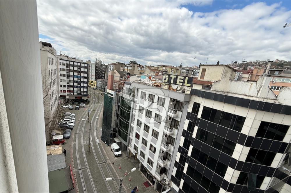 İZMİT ÇARŞI MERKEZDE KİRALIK ARAKAT 2+1 DAİRE.