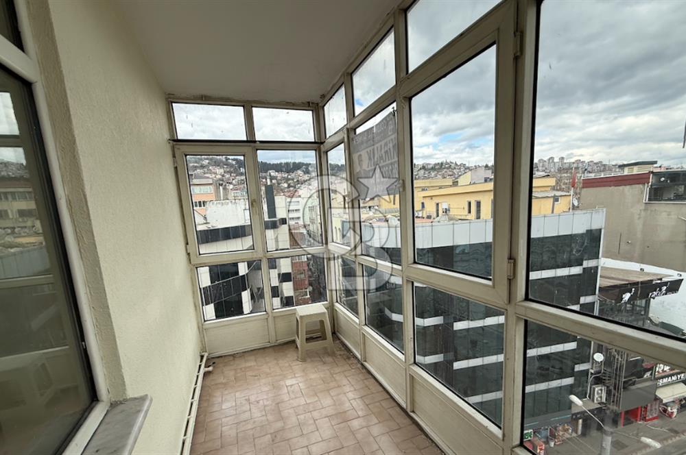 İZMİT ÇARŞI MERKEZDE KİRALIK ARAKAT 2+1 DAİRE.