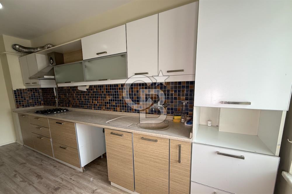 İZMİT ÇARŞI MERKEZDE KİRALIK ARAKAT 2+1 DAİRE.