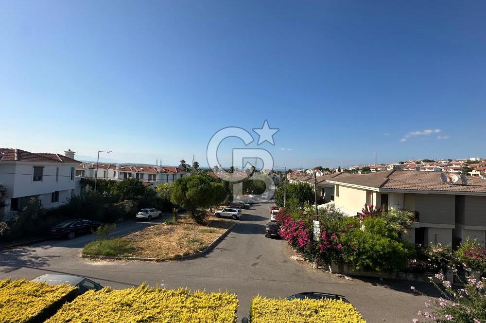 Çeşme Alaçatı `da Havuzlu Site İçerisinde 3+1 Kiralık Villa