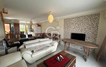 Çeşme Alaçatı `da Havuzlu Site İçerisinde 3+1 Kiralık Villa