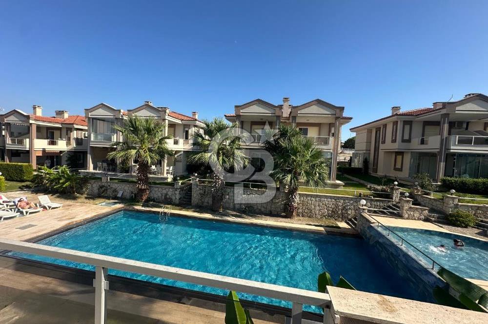 Çeşme Alaçatı `da Havuzlu Site İçerisinde 3+1 Kiralık Villa