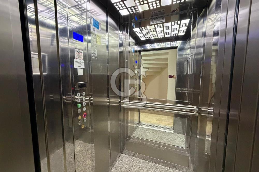 Altıntepe'de Merkezi Konumda Kapalı Otoparklı Satılık 3 + 1 Daire 