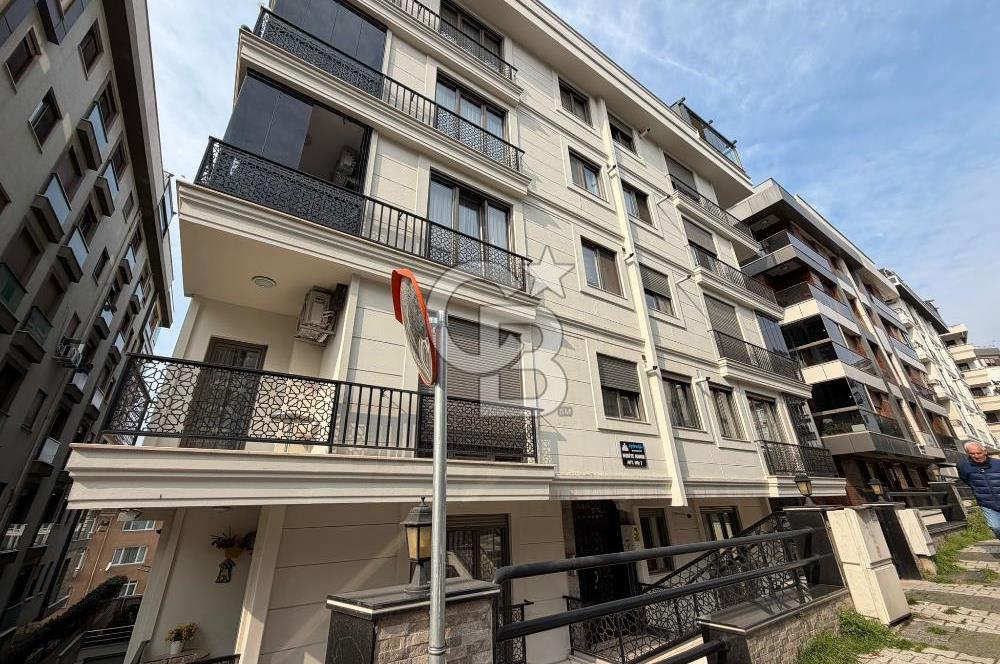 Altıntepe'de Merkezi Konumda Kapalı Otoparklı Satılık 3 + 1 Daire 