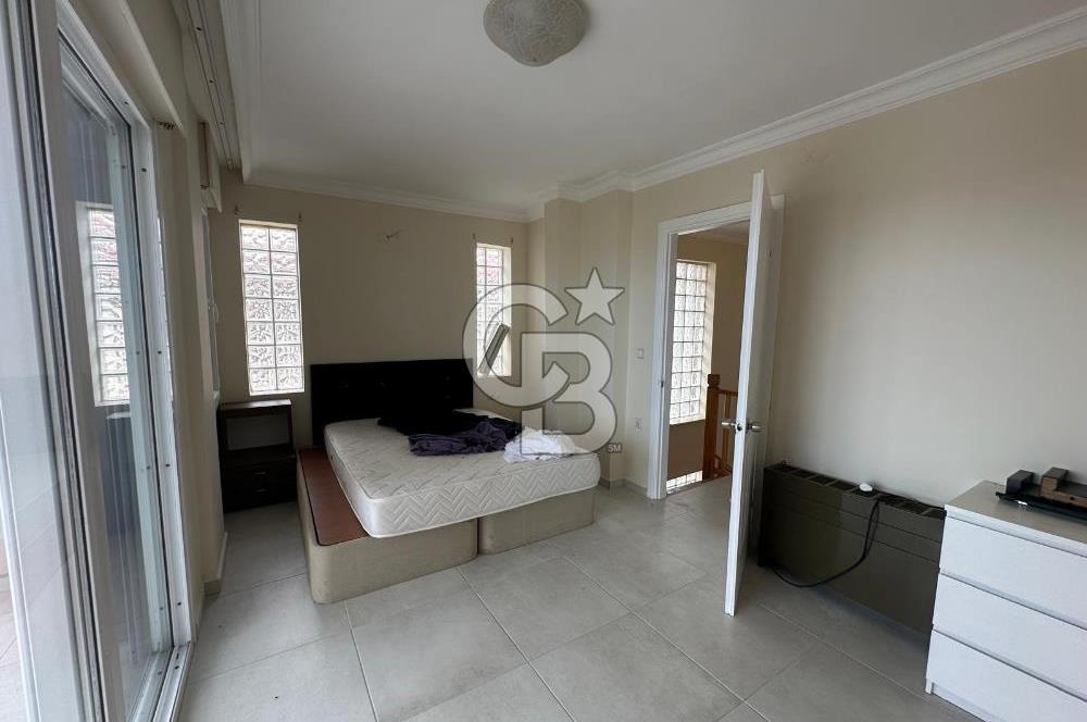 Çeşme Alaçatı `da Havuzlu Site İçerisinde 3+1 Kiralık Villa