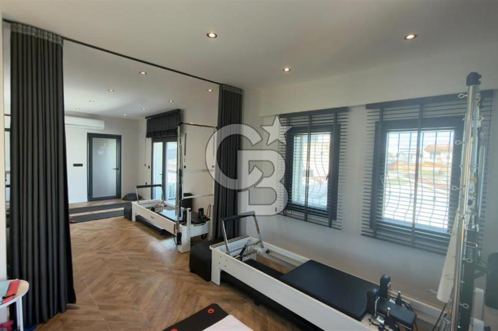 Alsancak Şehitler Caddesi Cepheli 3 Katlı  Satılık Komple Bina