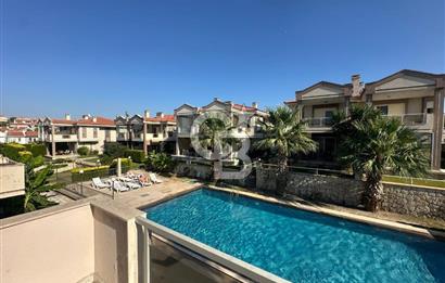 Çeşme Alaçatı `da Havuzlu Site İçerisinde 3+1 Kiralık Villa